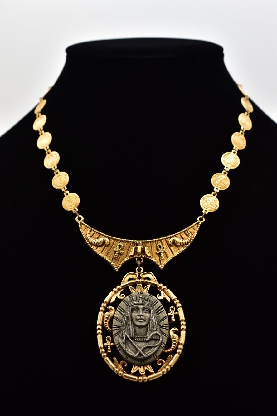 ART Vintage Egyptian Revival Cleopatra Pharaoh Pendant Necklace Gold 1950s BinBM